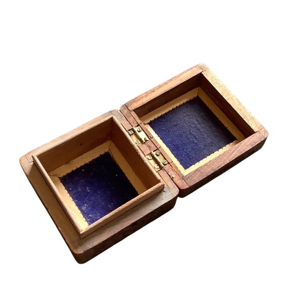 Vtg India Hand-Carved Wooden Jewelry Box Floral Design & Velvety Lining 4”x4” - Picture 3 of 7